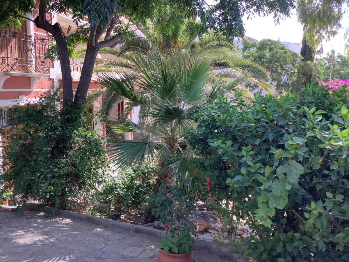 Cortijo De La Fuente * Albunol